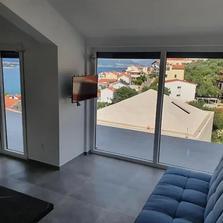 Palace Deluxe Apartment *