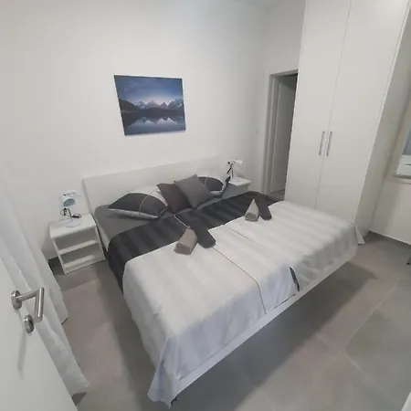 Palace Deluxe Apartment *